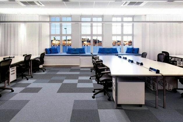 办公室铺设地板与地毯那个比较好