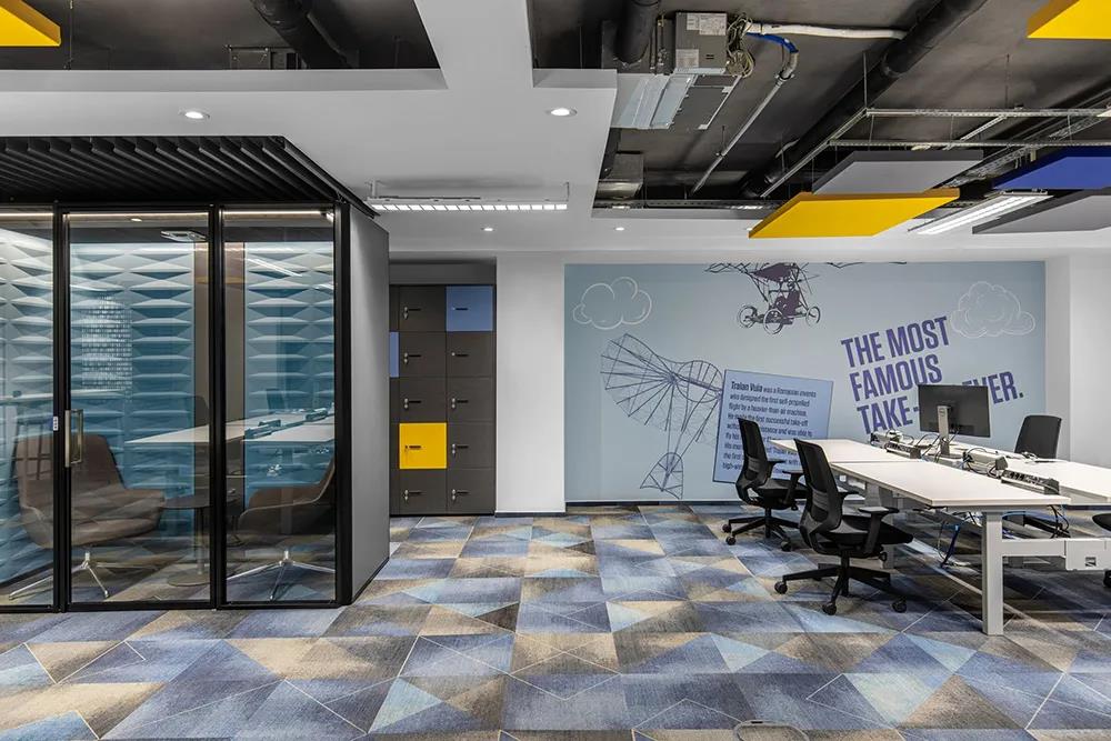 2022年办公室装修设计元素开放空间、多元功能、时尚设计